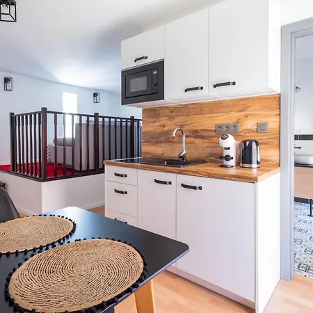 Highnest Apartment